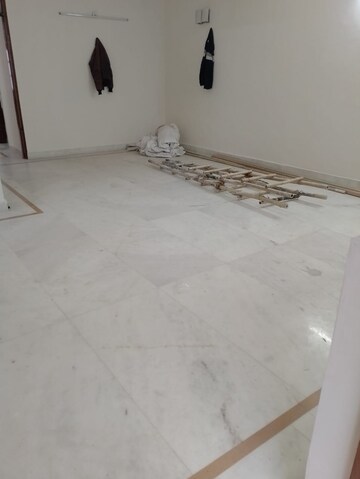 Room in 3 BHK Builder Floor at Green Park – for Rent