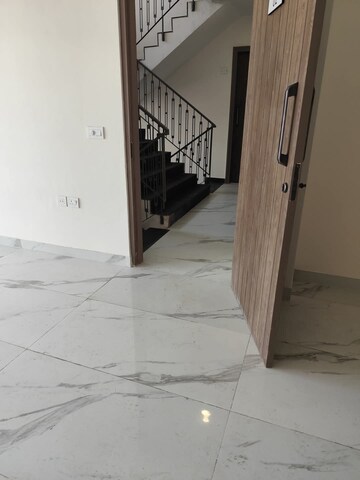Room in 3.5 BHK Builder Floor at Smart World Gems, Sector 89 – for Sale