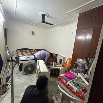 Team Area in 3 BHK Builder Floor at South Extension I – for Rent