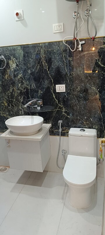 Bathroom in 1.5 BHK Builder Floor at Sector 43 – for Rent