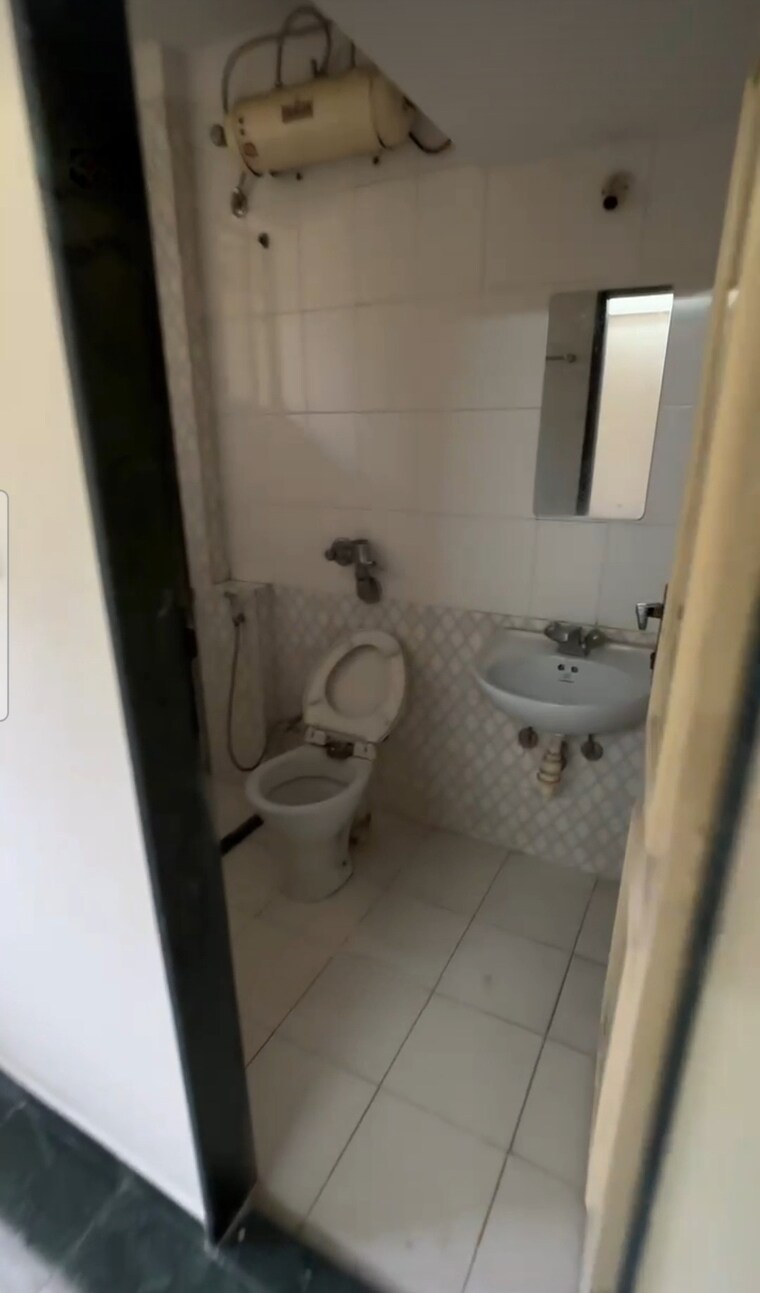 Bathroom, hiranandani-estate 2 Bedroom 725 Sq.Ft. Apartment In Ghodbunder Road Thane 8364640