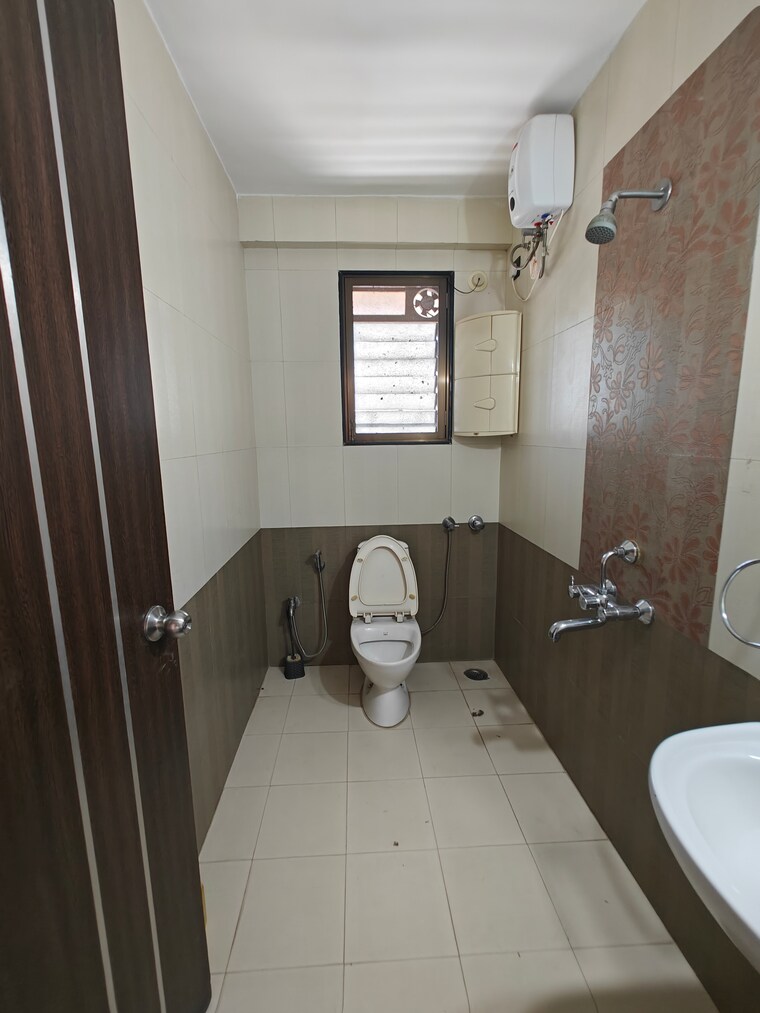 Attached Bathroom, tulsi-sagar 4 Bedroom 3200 Sq.Ft. Apartment In Nerul Navi Mumbai 8364650