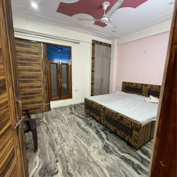 Bedroom in 2.5 BHK Builder Floor at Sector 63 – for Rent
