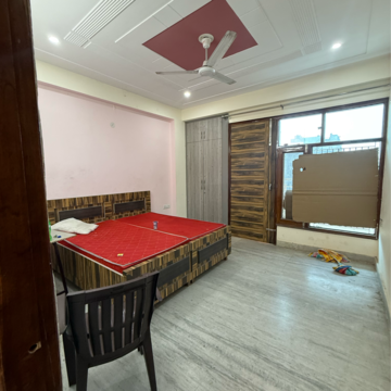 Bedroom in 2.5 BHK Builder Floor at Sector 63 – for Rent