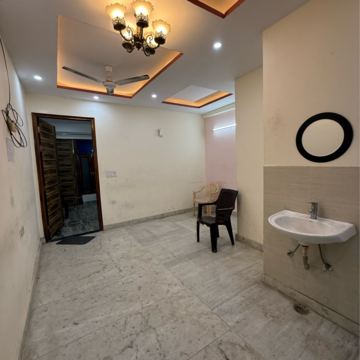 Team Area in 2.5 BHK Builder Floor at Sector 63 – for Rent