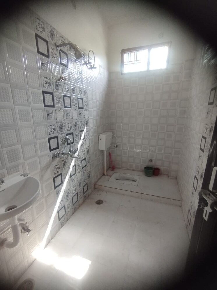 Bathroom, sahar-plaza-indira-nagar 2 Bedroom 1200 Sq.Ft. Independent House In Indira Nagar Lucknow 8364674