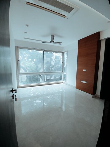Room in 3 BHK Apartment at Santacruz West – for Sale