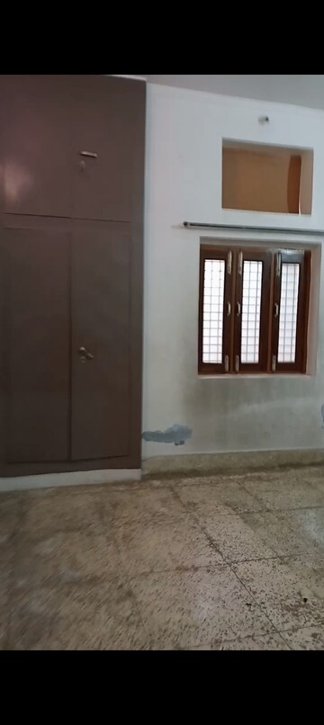 Room in 3 BHK Independent House at Rajajipuram – for Sale