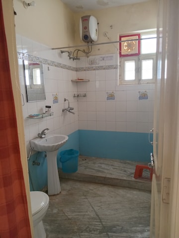 Attached Bathroom in 2 BHK Apartment at Vaishali Nagar – for Rent