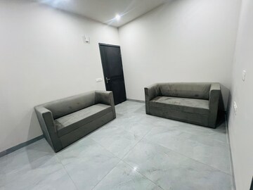 Living Room in 1 BHK Builder Floor at Ansal Sushant Lok I, Sector 43 – for Rent