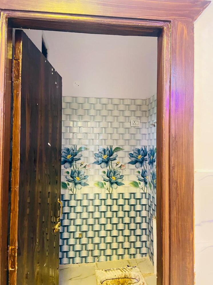 Bathroom, kashmiri gate 2 Bedroom 750 Sq.Ft. Builder Floor In Kashmiri Gate Delhi 8364901