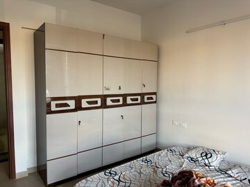 Room in 1.5 BHK Apartment at Bhartiya Nikoo Homes Phase 2, Thanisandra Main Road – for Rent