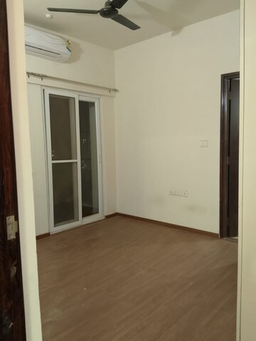 Room in 2 BHK Apartment at Puravankara Silversands, Mundhwa – for Rent