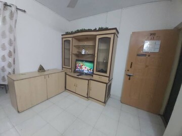 Room in 2 BHK Apartment at Navrang Plaza, Tingre Nagar – for Rent
