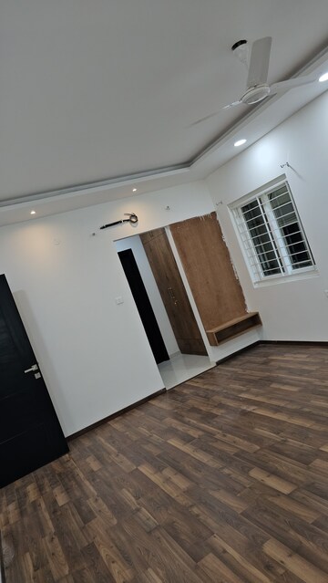 Master Bedroom in 3 BHK Apartment at Rajapushpa Eterna, Nanakramguda – for Rent
