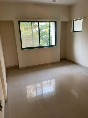 Room in 3 BHK Apartment at Clover Park View, Koregaon Park – for Rent