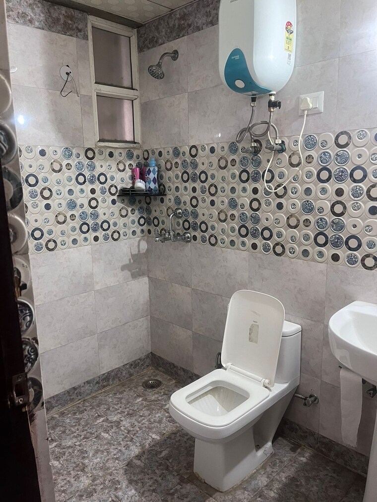 Bathroom, vaibhav khand 3 Bedroom 1770 Sq.Ft. Apartment In Vaibhav Khand Ghaziabad 8365074
