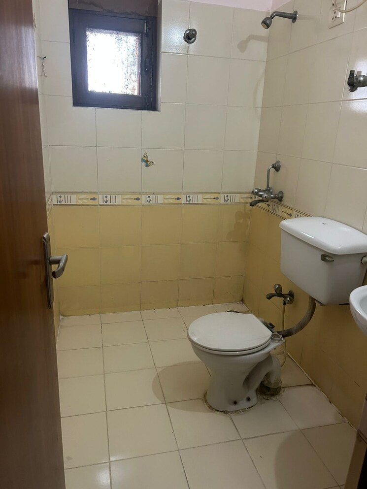Attached Bathroom, vaibhav khand 2 Bedroom 1080 Sq.Ft. Apartment In Vaibhav Khand Ghaziabad 8365184
