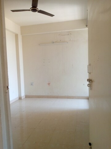 Room in 2 BHK Apartment at Sector 99a – for Rent