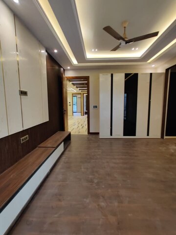 Room in 2 BHK Builder Floor at Saket – for Rent