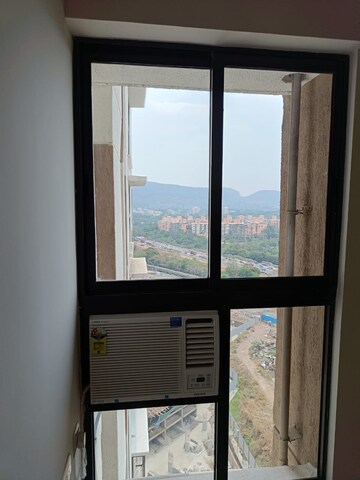 Room in 2 BHK Apartment at Lodha Crown Quality Homes, Majiwada – for Rent