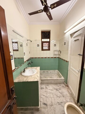 Attached Bathroom in 3 BHK Independent House at RWA Apartments Sector 41, Sector 41 – for Rent