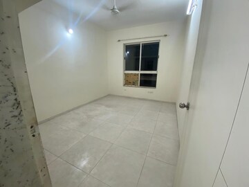 Room in 2 BHK Apartment at Lunkad Colonnade I, Viman Nagar – for Rent