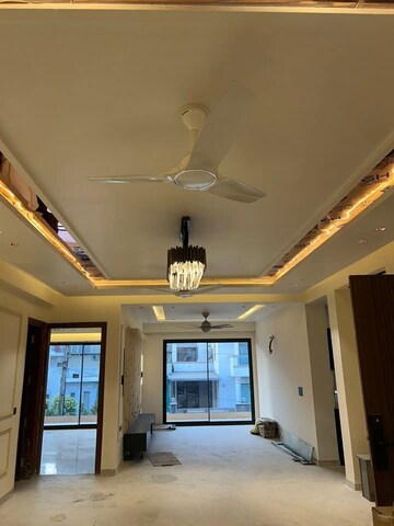 Furnished Amenities in 3 BHK Builder Floor at Saket – for Rent