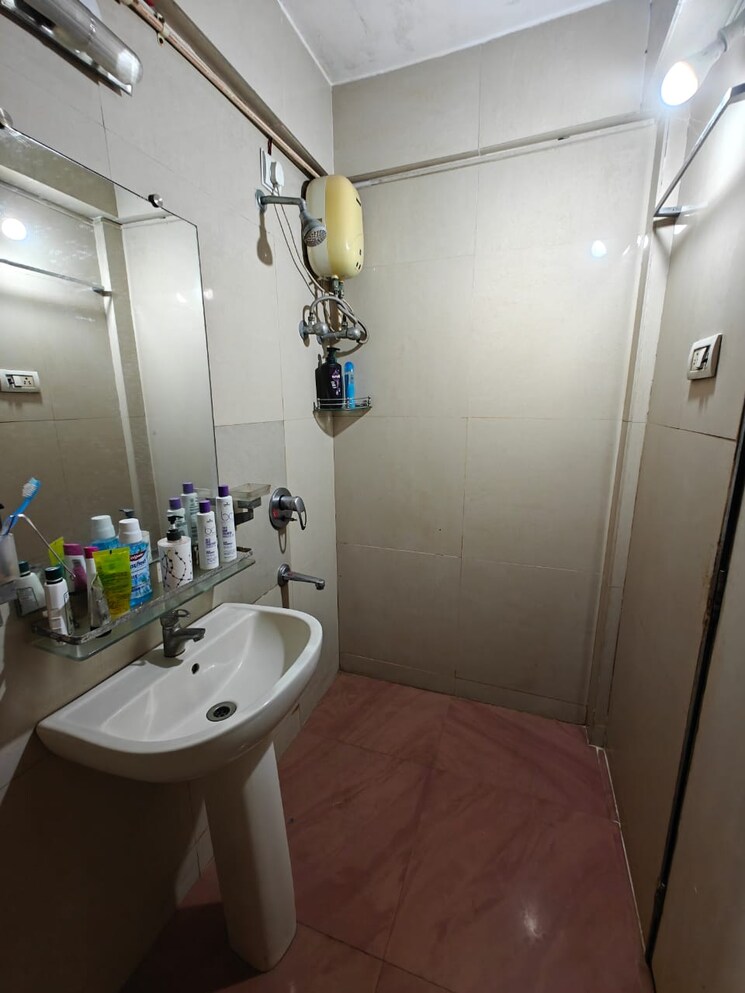 Bathroom, devashree-park 3 Bedroom 1250 Sq.Ft. Apartment In Kolshet Road Thane 8365438