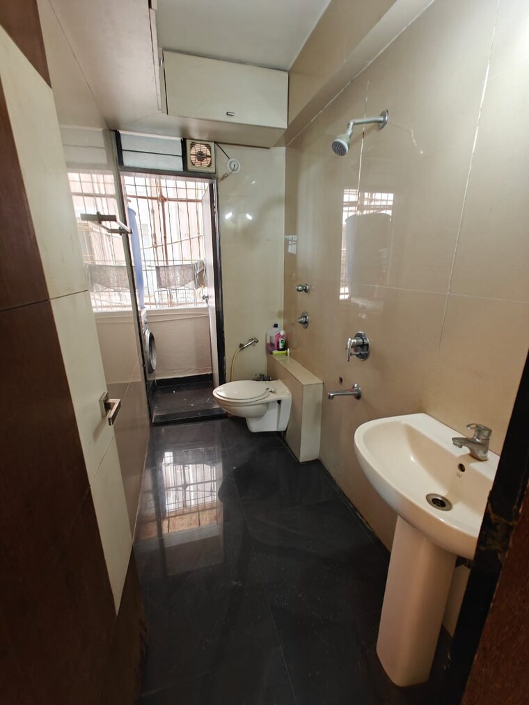 Bathroom, devashree-park 3 Bedroom 1250 Sq.Ft. Apartment In Kolshet Road Thane 8365438