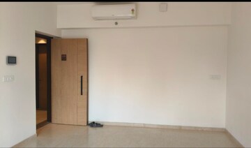 Room in 2 BHK Apartment at Lodha Vista, Lower Parel – for Rent