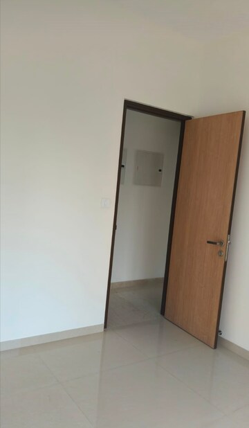 Room in 2 BHK Apartment at Lodha Vista, Lower Parel – for Rent