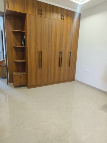 Room in 2 BHK Builder Floor at Sector 16 – for Rent