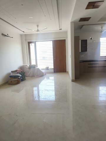 Living Room in 2 BHK Builder Floor at Sector 16 – for Rent