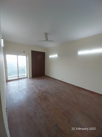 Room in 4 BHK Apartment at SKA Metro Ville, Eta Ii Greater Noida – for Sale