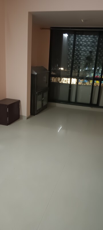 Room in 1 BHK Apartment at Tharwani Rosalie, Kalyan West – for Rent