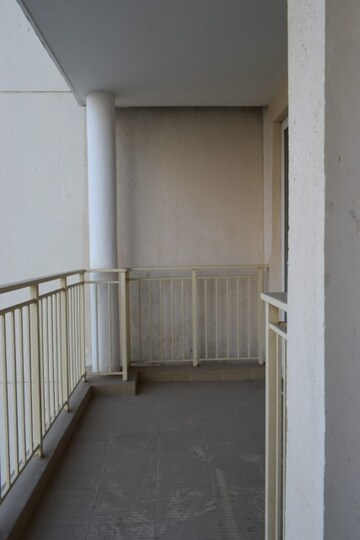 Room in 3 BHK Apartment at Emaar Gurgaon Greens, Sector 102 – for Rent