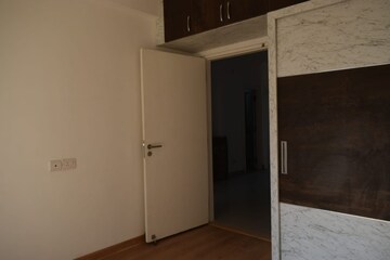 Room in 3 BHK Apartment at Emaar Gurgaon Greens, Sector 102 – for Rent