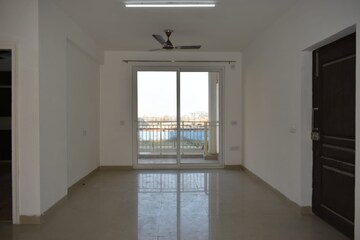 Room in 3 BHK Apartment at Emaar Gurgaon Greens, Sector 102 – for Rent