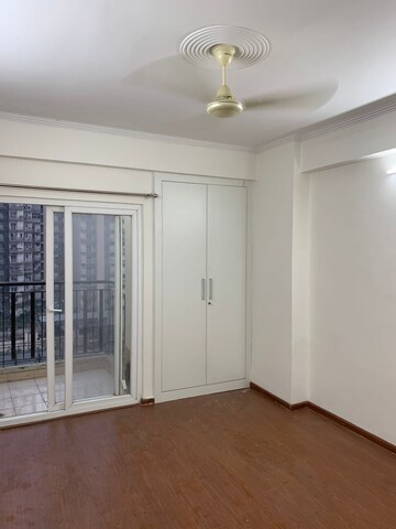 Room in 2 BHK Apartment at Amrapali Terrace Homes, Tech Zone 4 Greater Noida – for Rent