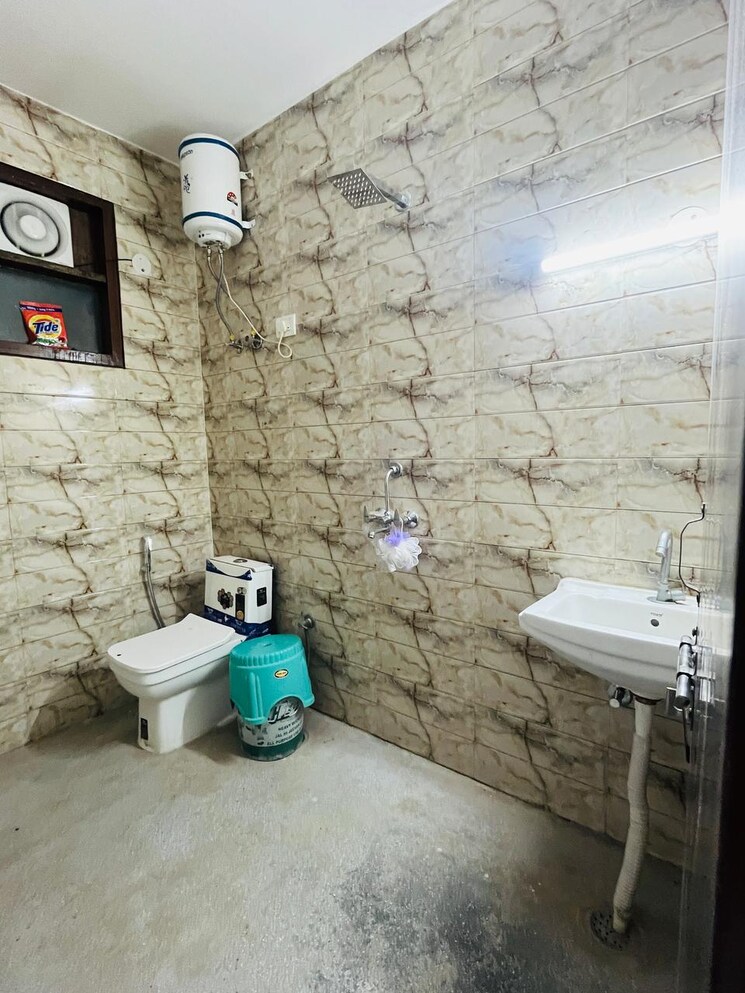  Parking, saket 1 RK 250 Sq.Ft. Builder Floor In Saket Delhi 8365662