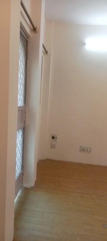 Room in 1 BHK Builder Floor at Panchsheel Park – for Rent