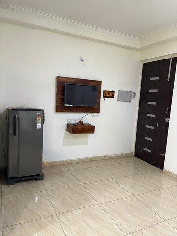 Room in 2 BHK Apartment at Gaur City 2 - 14th Avenue, Sector 16c Greater Noida – for Rent
