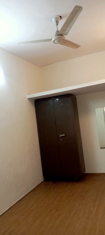 Room in 1 BHK Builder Floor at Panchsheel Park – for Rent