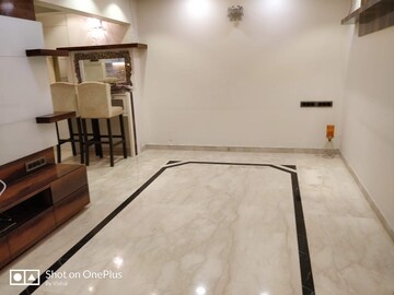 Room in 2 BHK Apartment at Samartha Deep, Andheri West – for Rent
