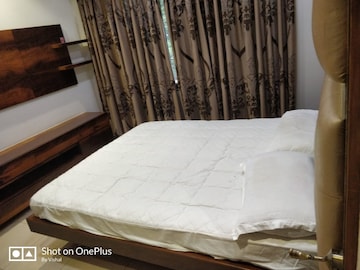Bedroom in 2 BHK Apartment at Samartha Deep, Andheri West – for Rent