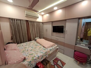 Bedroom in 2.5 BHK Apartment at Dadar West – for Rent