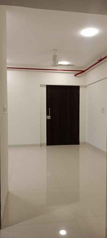Room in 3 BHK Apartment at Hubtown Hillcrest, Andheri East – for Rent