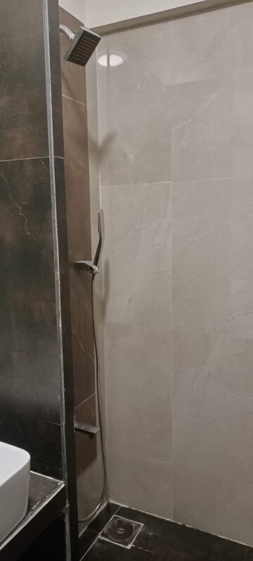 Furnished Amenities in 3 BHK Apartment at Hubtown Hillcrest, Andheri East – for Rent
