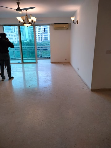 Living Room in 4 BHK Apartment at DLF The Icon, Dlf Phase V – for Rent